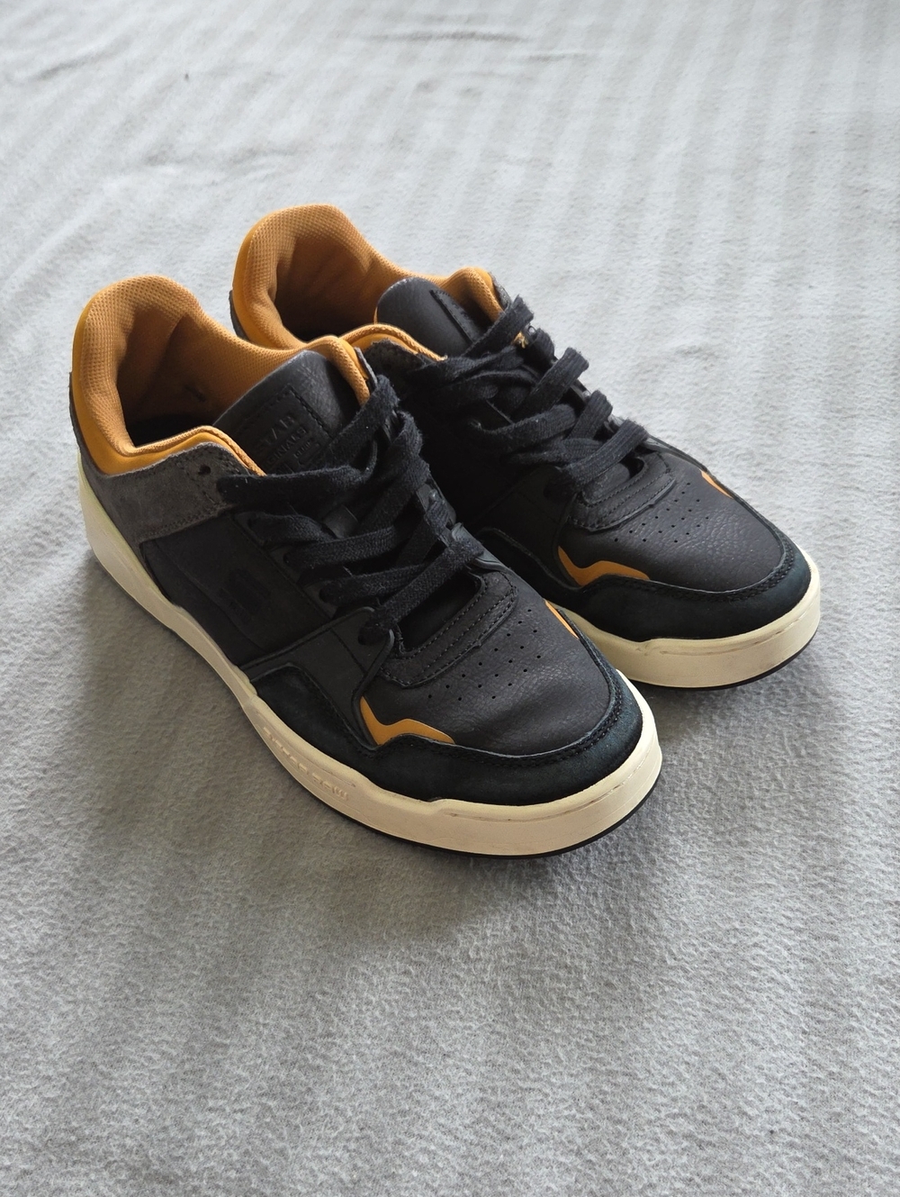 G-Star Men's Black and Mustard Low-Top Sneakers